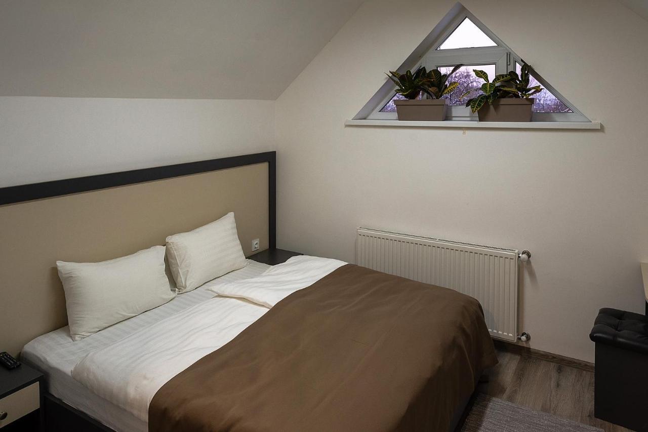 Hotel Loft Wood Mukačevo Esterno foto