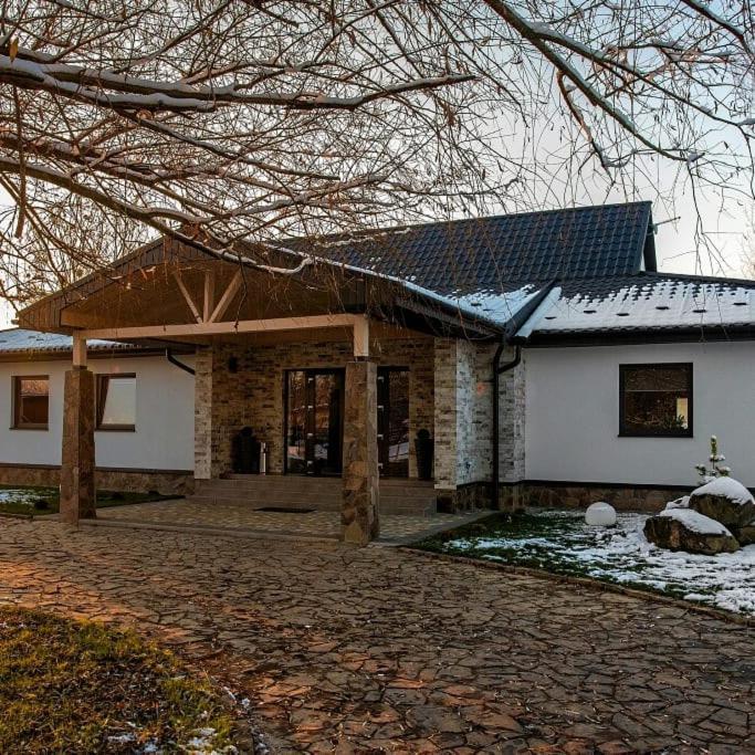 Hotel Loft Wood Mukačevo Esterno foto