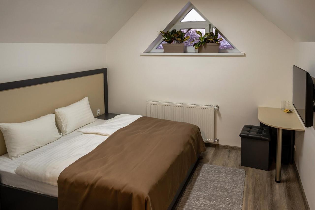 Hotel Loft Wood Mukačevo Esterno foto